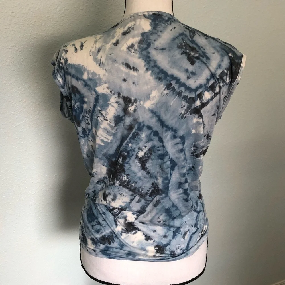💜💜 CAbi XS Women’s Knotted Front Tee 👚 Shirt
